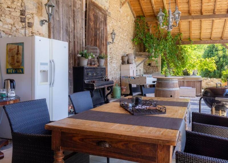 Bed and Breakfast En Bord De Riviere Casseneuil Exterior foto